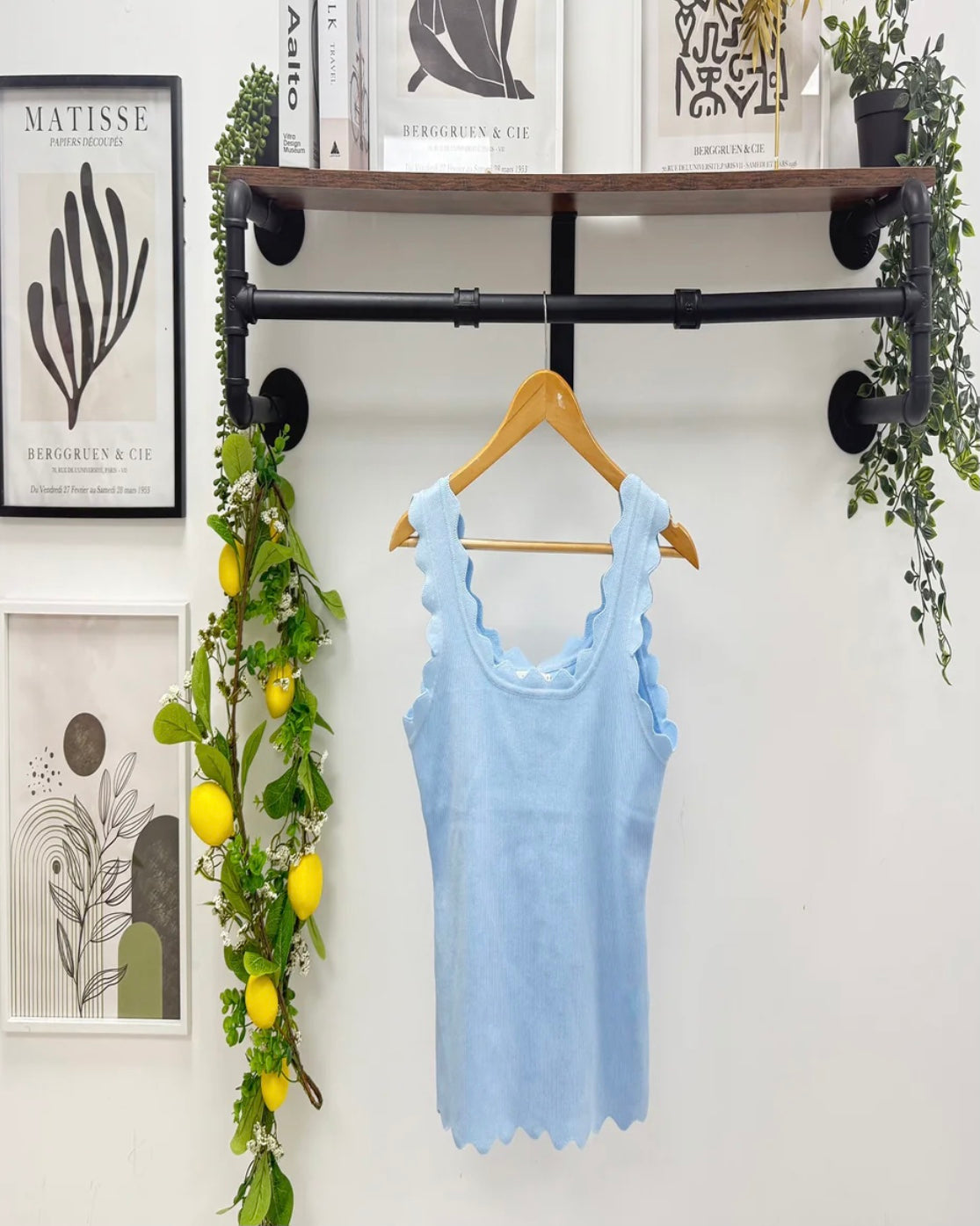 Knitted Scolloped Vest