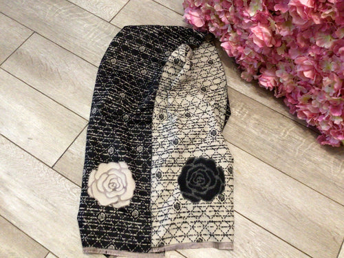 Reversible scarf , wrap cream and black super soft