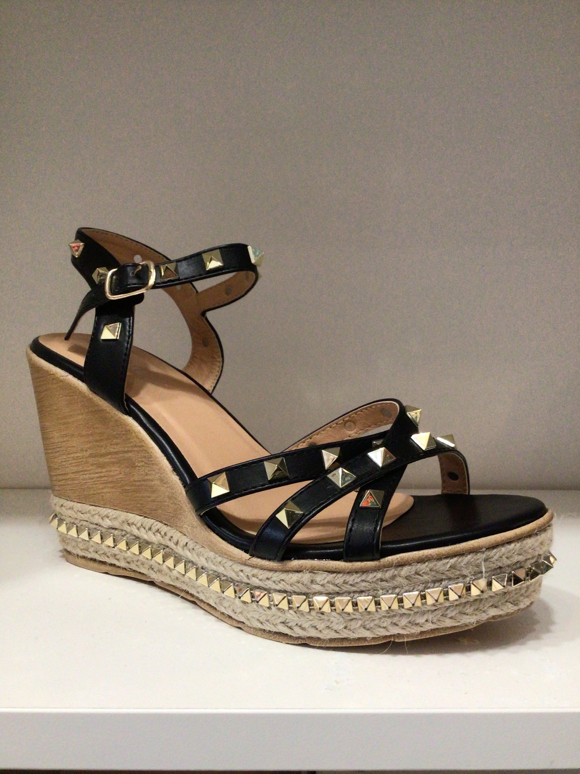 Studded wedges 2025