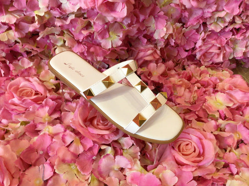 WHITE FLAT SANDALS WITH STUDDED STRAP